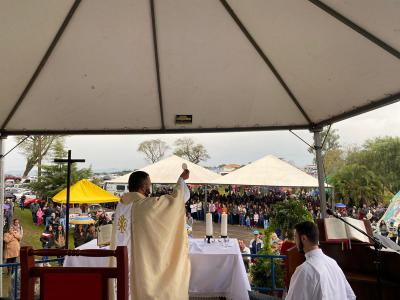 Missa em louvor ao Bom Jesus em Campo Mendes teve o PÃ¡roco SebastiÃ£o presidindo com liturgia da RÃ¡dio Campo Aberto